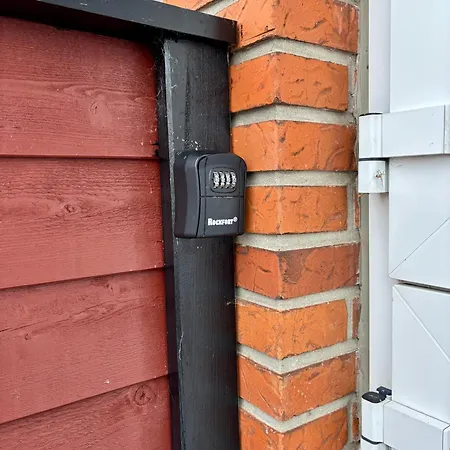 Easy Sleep In - Private Access - 24h Self Check In-out * Odense