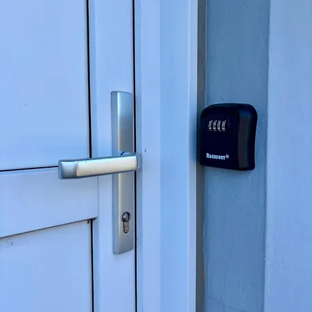 Private B&B - Easy Access - 24H Self Check In-Out